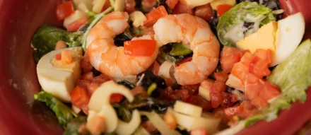 platos de cocina mediterránea en la carta del restaurante bar quilla frente al mar en cádiz