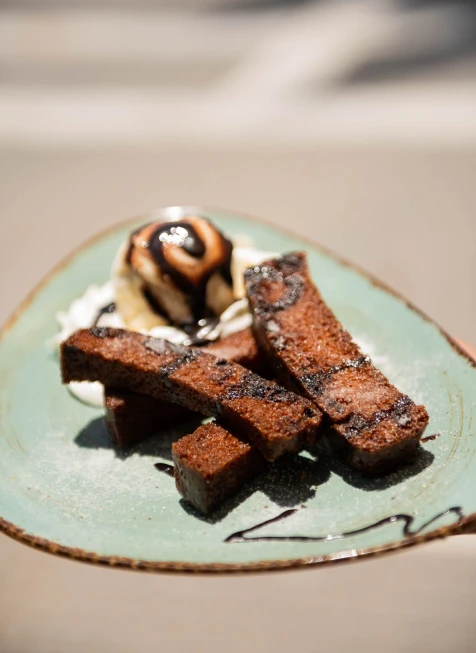 postres caseros del restaurante bar quilla en la playa de la caleta cádiz